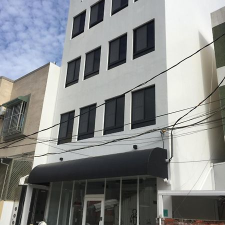良文旅 Ryou Hotel Tainan Esterno foto