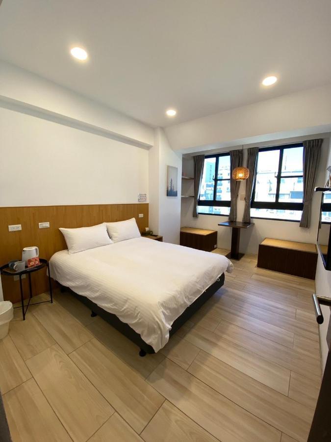 良文旅 Ryou Hotel Tainan Esterno foto