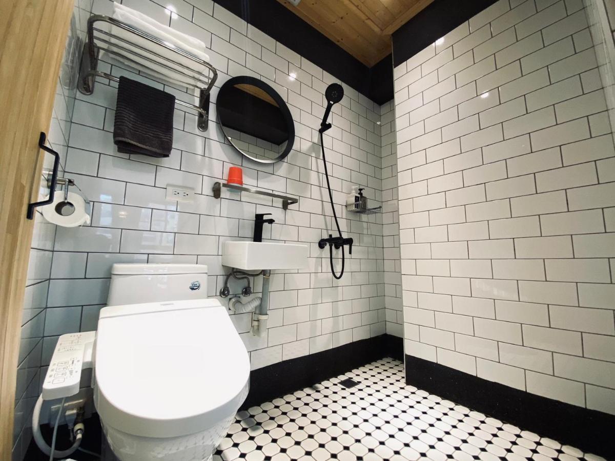 良文旅 Ryou Hotel Tainan Esterno foto