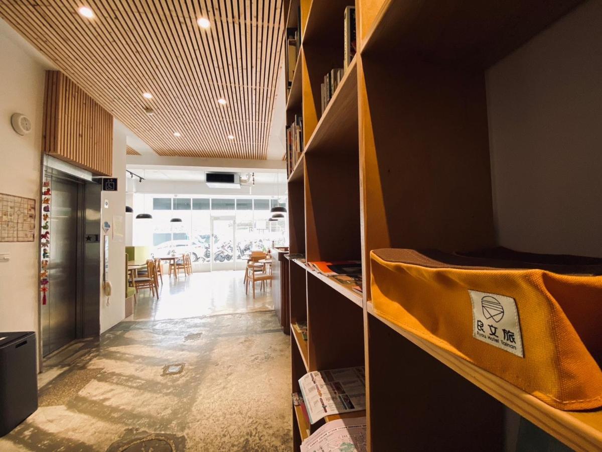 良文旅 Ryou Hotel Tainan Esterno foto
