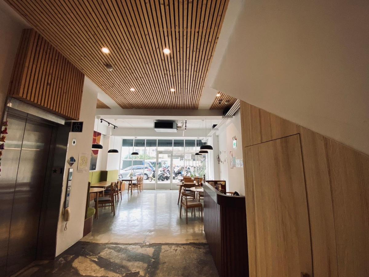 良文旅 Ryou Hotel Tainan Esterno foto