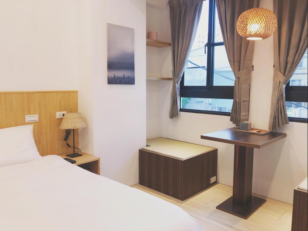 良文旅 Ryou Hotel Tainan Esterno foto