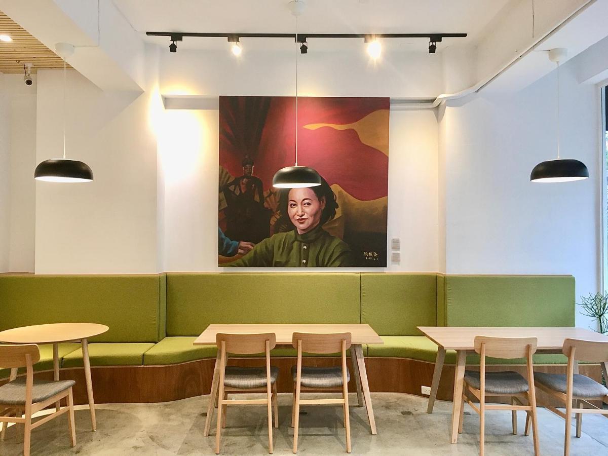 良文旅 Ryou Hotel Tainan Esterno foto