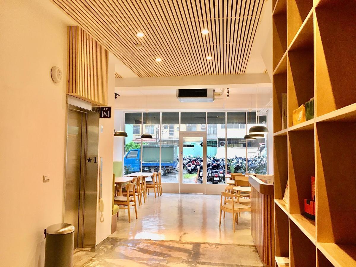 良文旅 Ryou Hotel Tainan Esterno foto